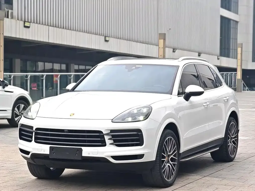 Porsche Cayenne — фото 1