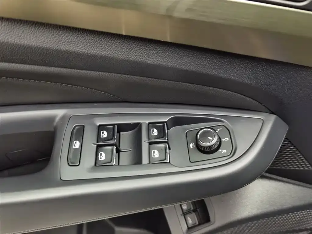Volkswagen Passat New Energy — фото 9