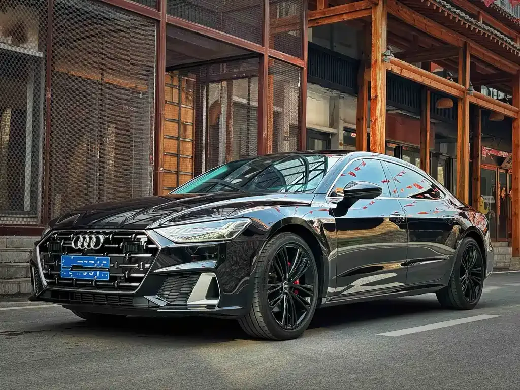 Audi A7L — фото 1
