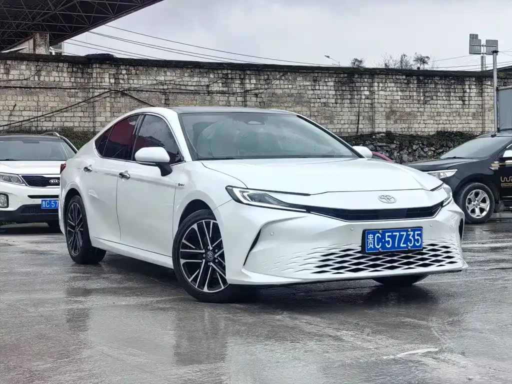 Toyota Camry — фото 6