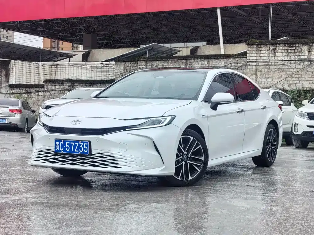Toyota Camry — фото 8