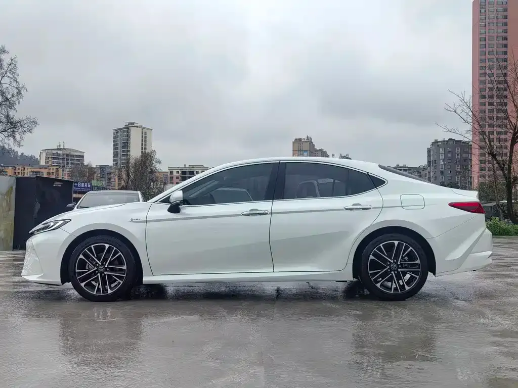 Toyota Camry — фото 7