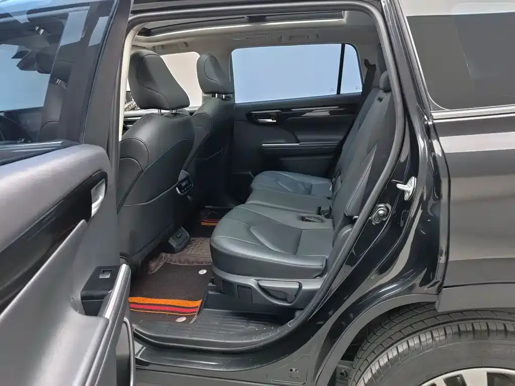 Toyota Highlander — фото 10