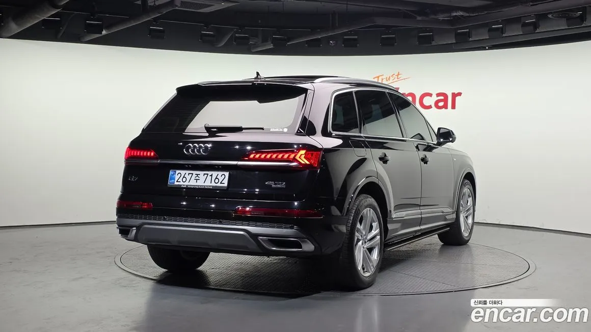 Audi Q7 2021 из KR, фото 4