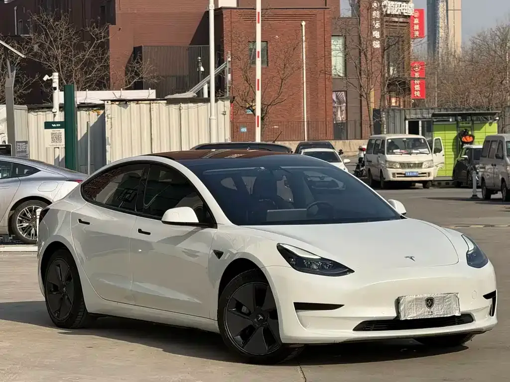 Tesla Model 3 — фото 5