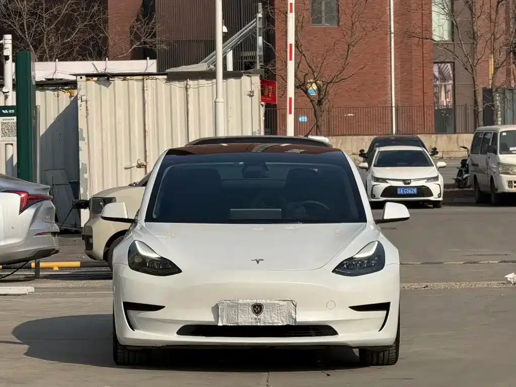 Tesla Model 3 — фото 2