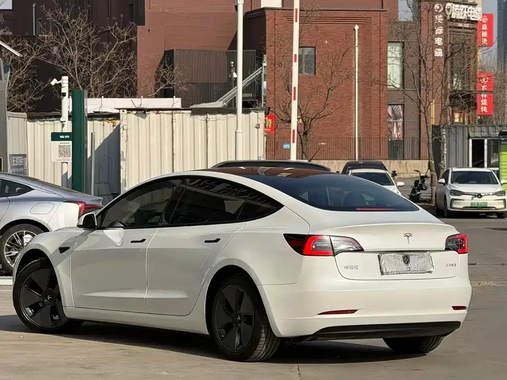 Tesla Model 3 — фото 6