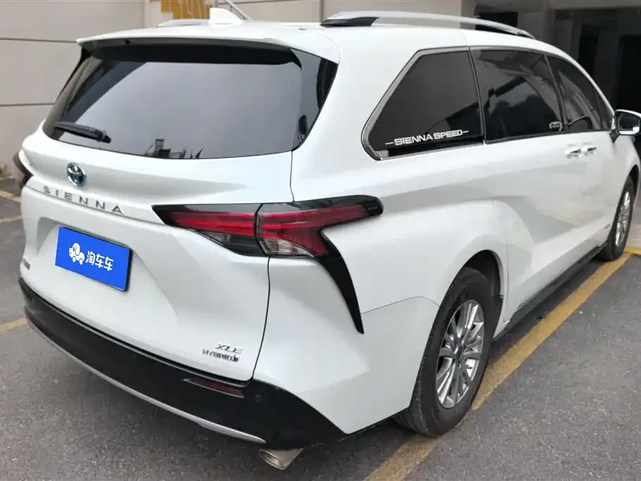 Toyota Sienna — фото 4