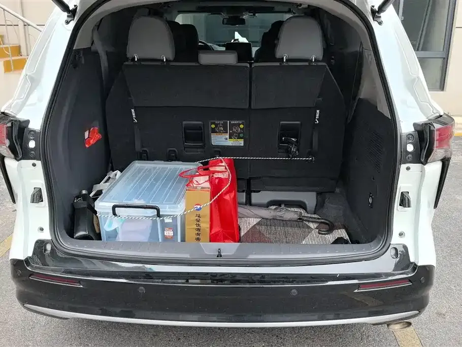 Toyota Sienna — фото 5
