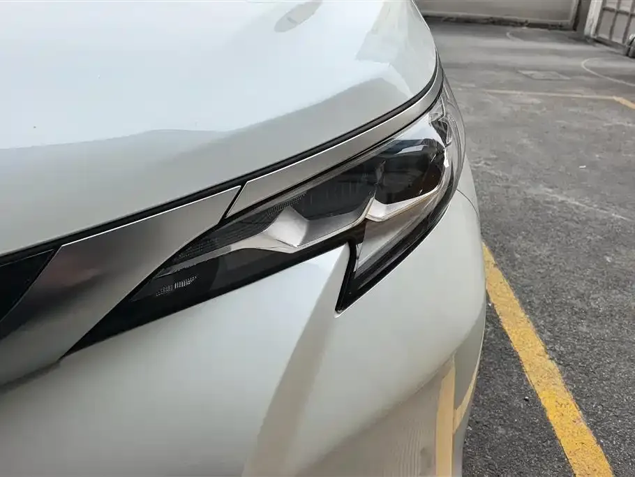 Toyota Sienna — фото 2