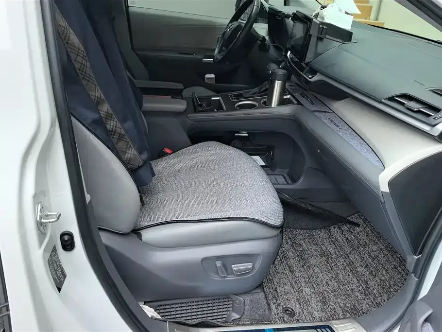 Toyota Sienna — фото 9