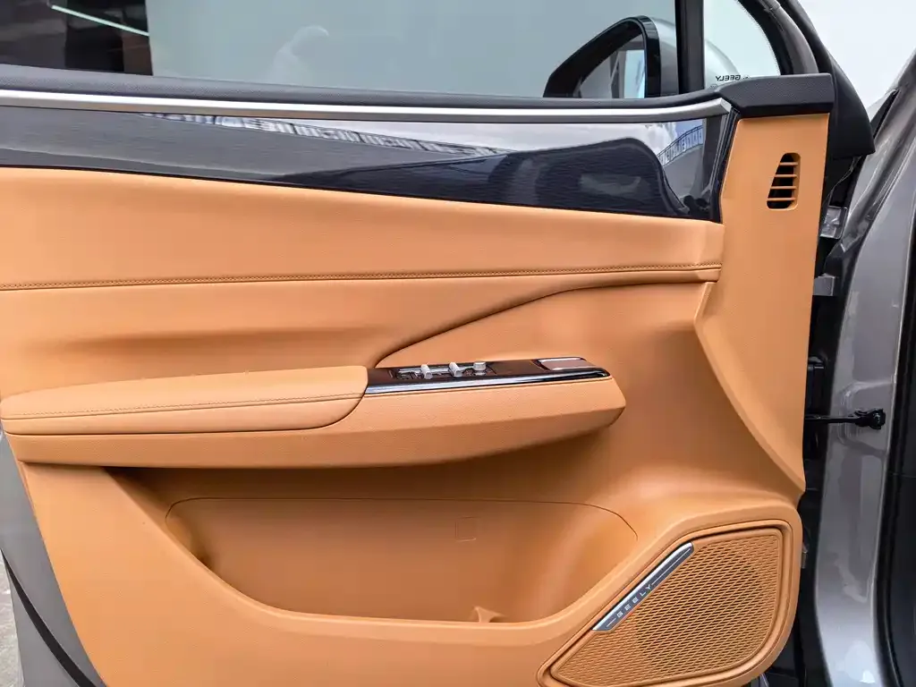Geely Galaxy L7 — фото 10