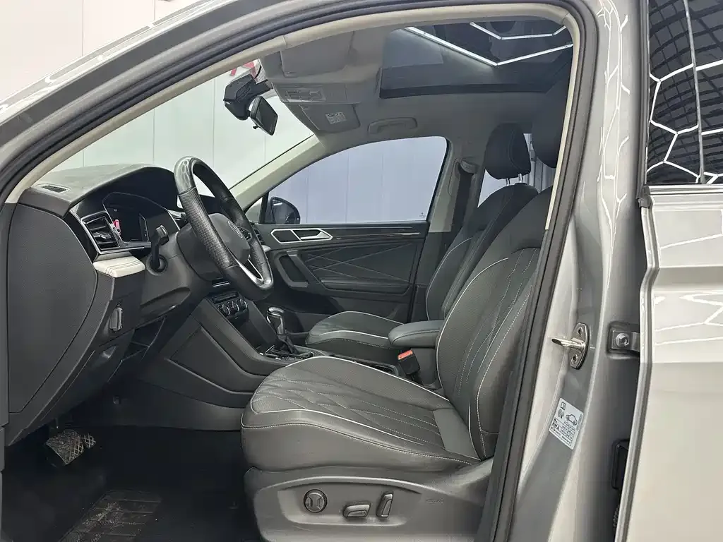 Volkswagen Tiguan L 2022 из CN, фото 10