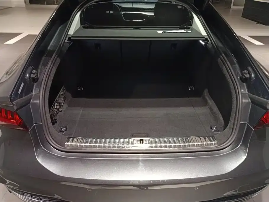 Audi A7 2023 из CN, фото 8