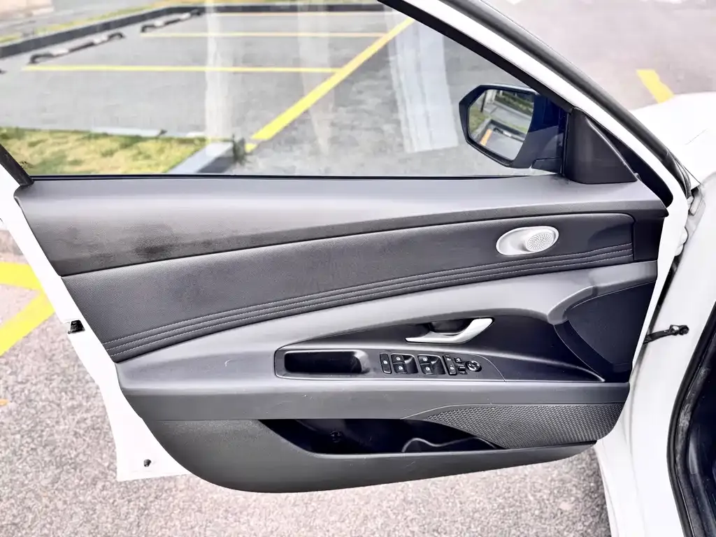 Hyundai Elantra 2023 из CN, фото 2
