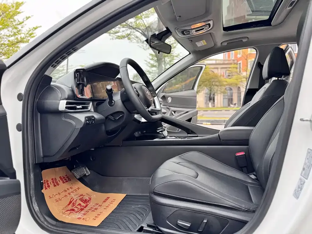 Hyundai Elantra 2023 из CN, фото 3