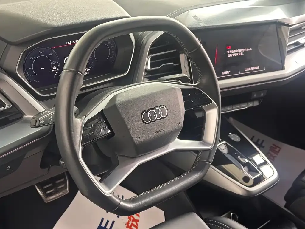 Audi Q4 e-tron — фото 2