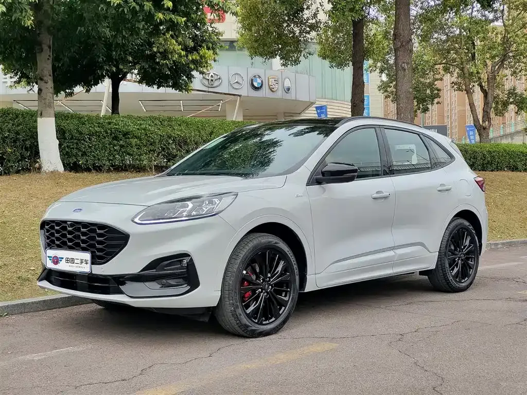 Ford Escape 2023 из CN, фото 1