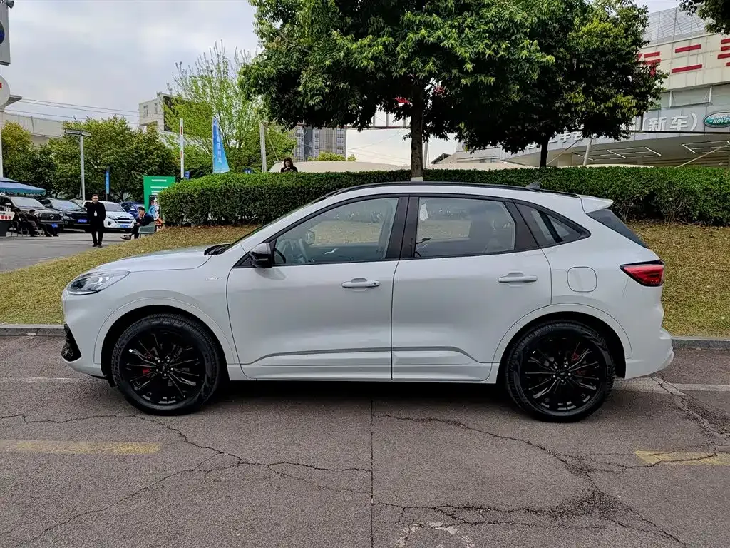 Ford Escape 2023 из CN, фото 6