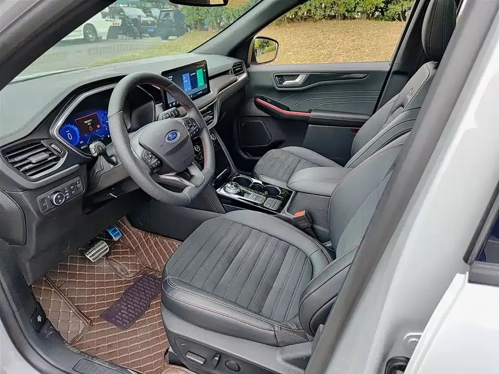 Ford Escape 2023 из CN, фото 2