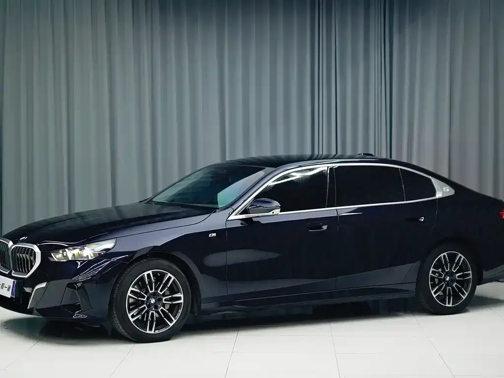 BMW 5 Series — фото 1