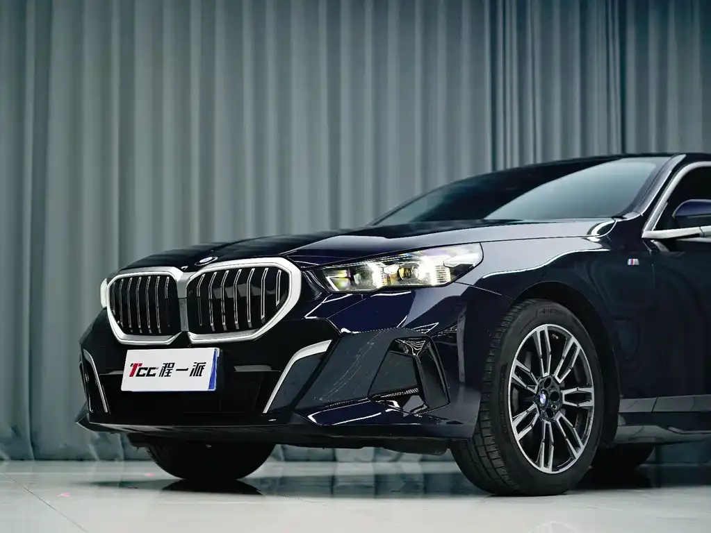 BMW 5 Series — фото 2