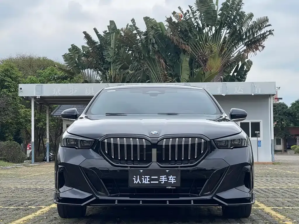 BMW 5 Series — фото 4