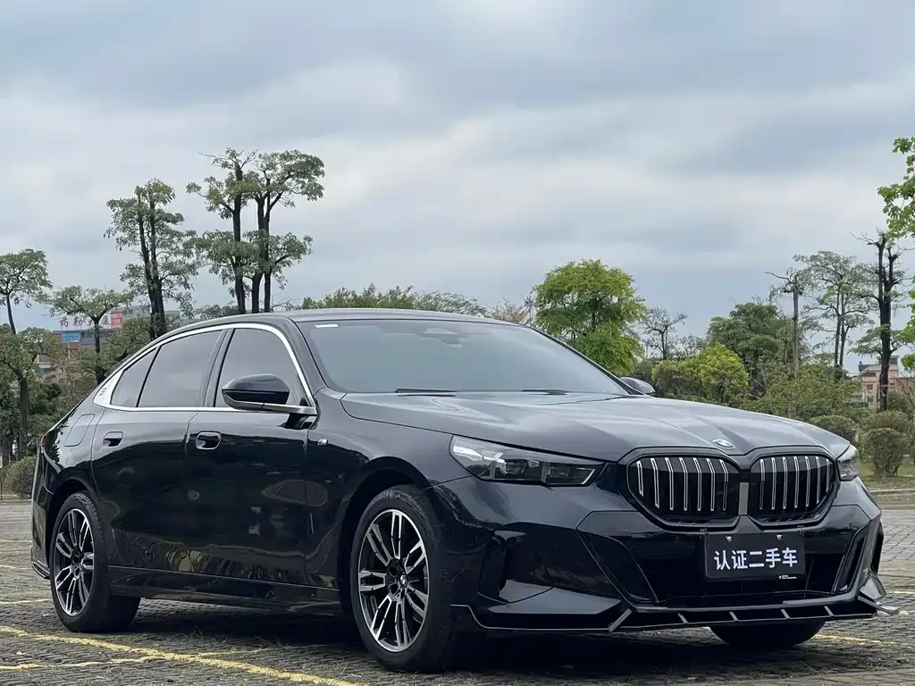 BMW 5 Series — фото 5