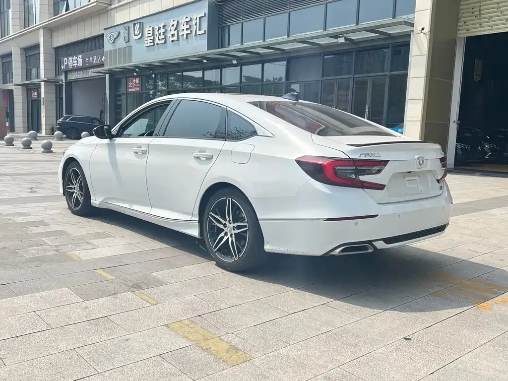 Honda Accord — фото 8