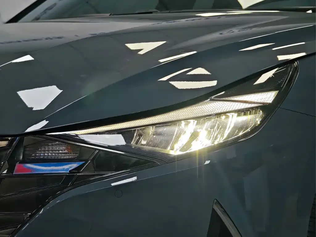 Hyundai Elantra — фото 4