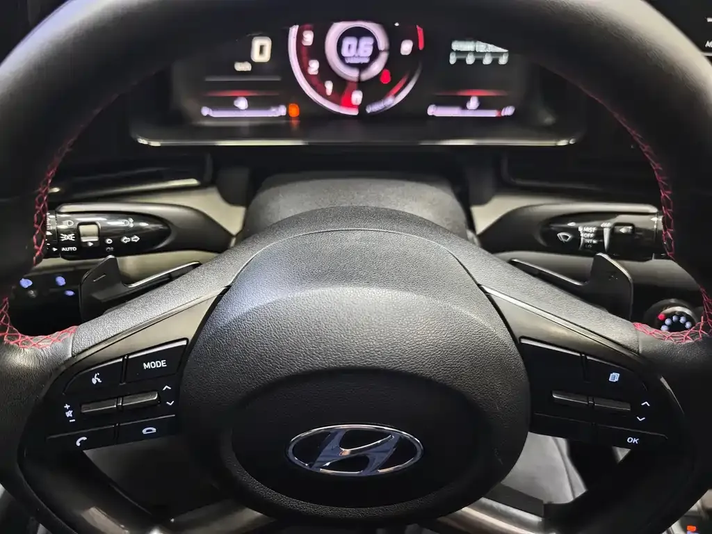 Hyundai Elantra — фото 8