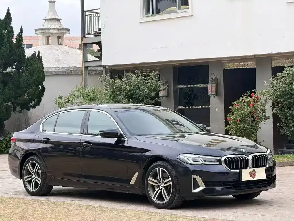BMW 5 Series — фото 1