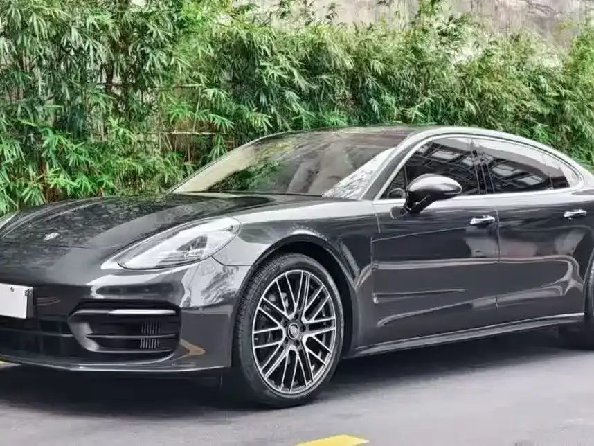 Porsche Panamera — фото 1
