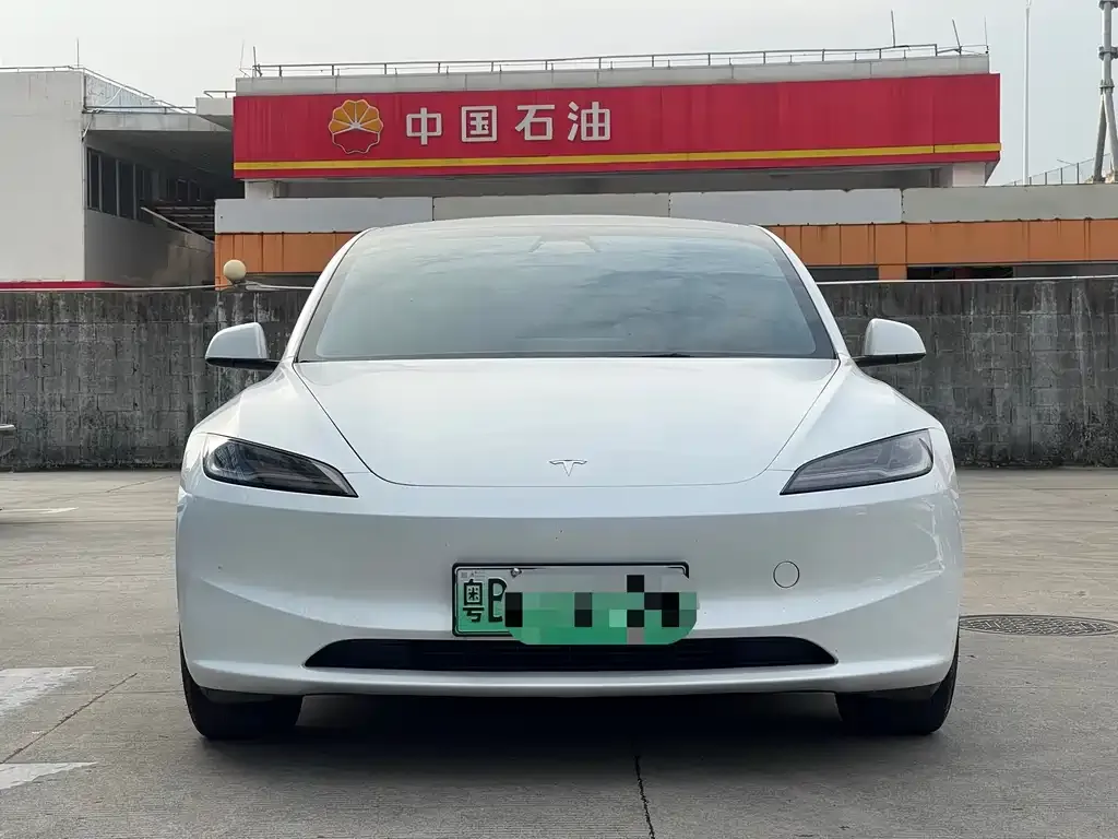 Tesla Model 3 — фото 4