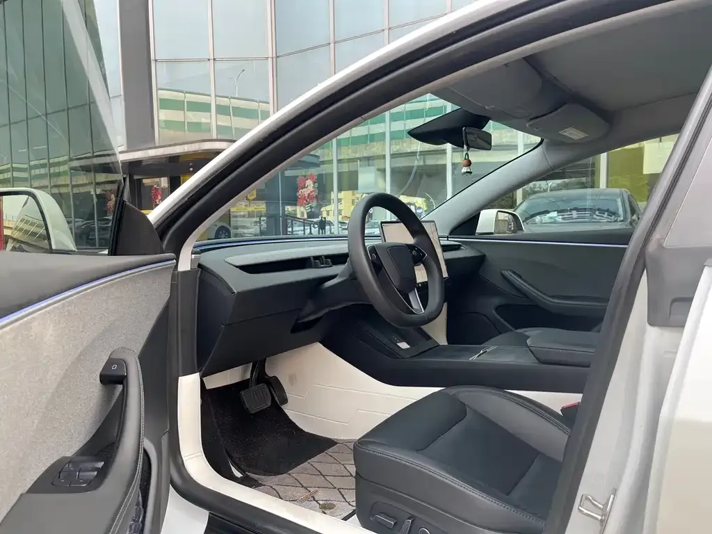 Tesla Model 3 — фото 5