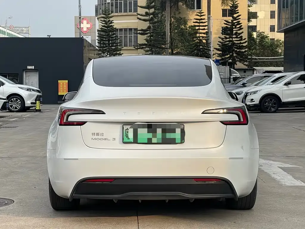 Tesla Model 3 — фото 3