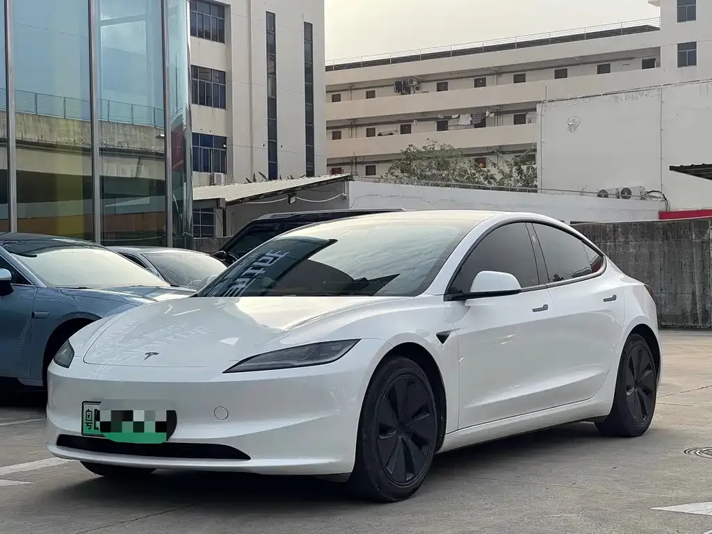 Tesla Model 3 — фото 9