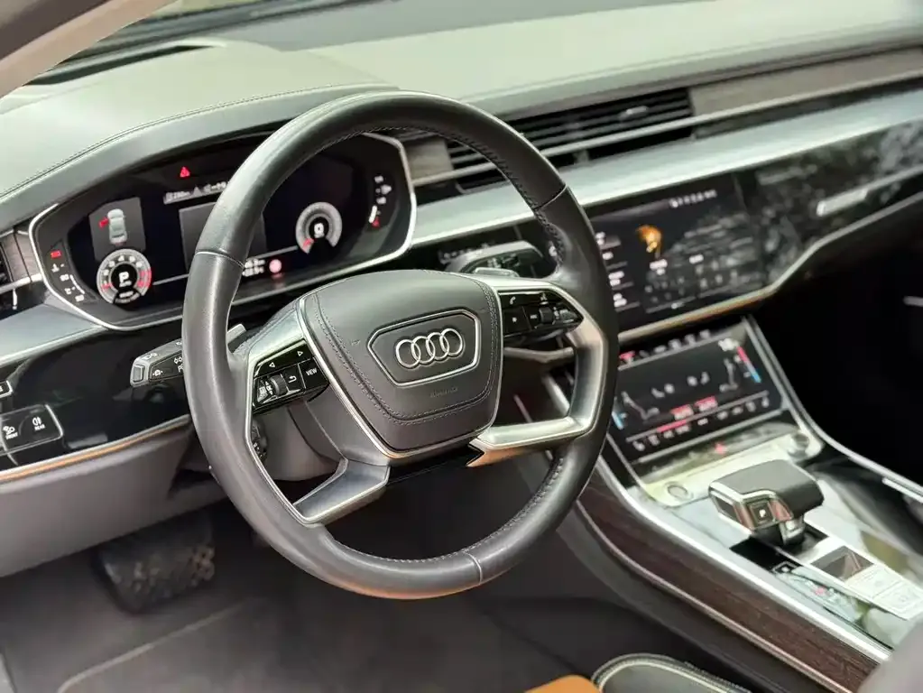 Audi A8 — фото 6