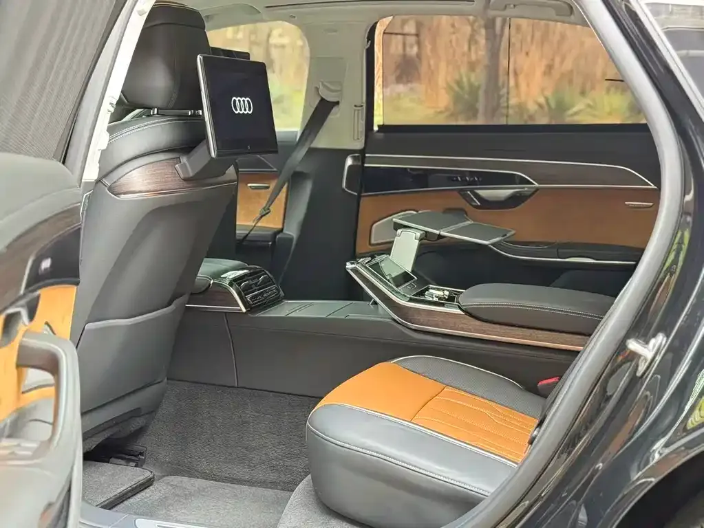 Audi A8 — фото 10