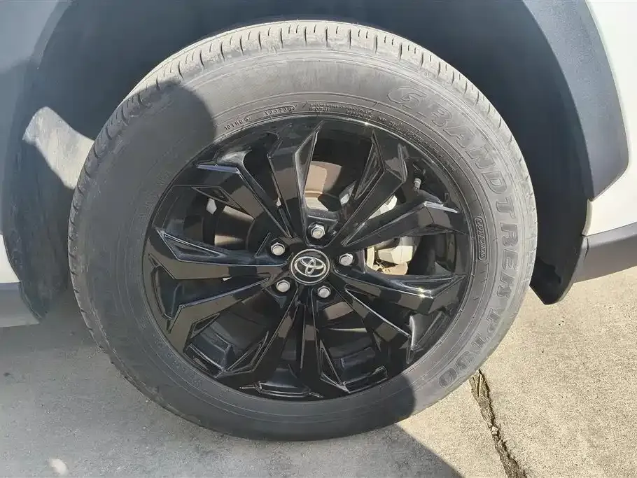 Toyota RAV4 2023 из CN, фото 6