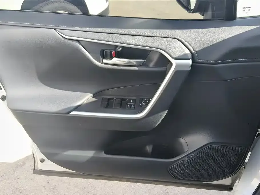 Toyota RAV4 2023 из CN, фото 9