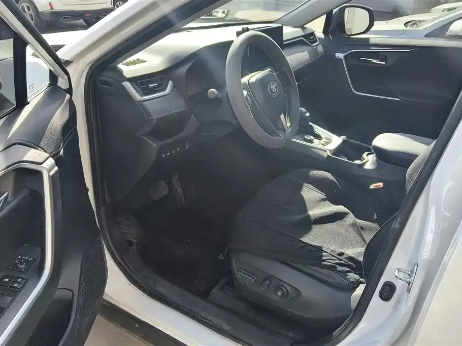 Toyota RAV4 2023 из CN, фото 10