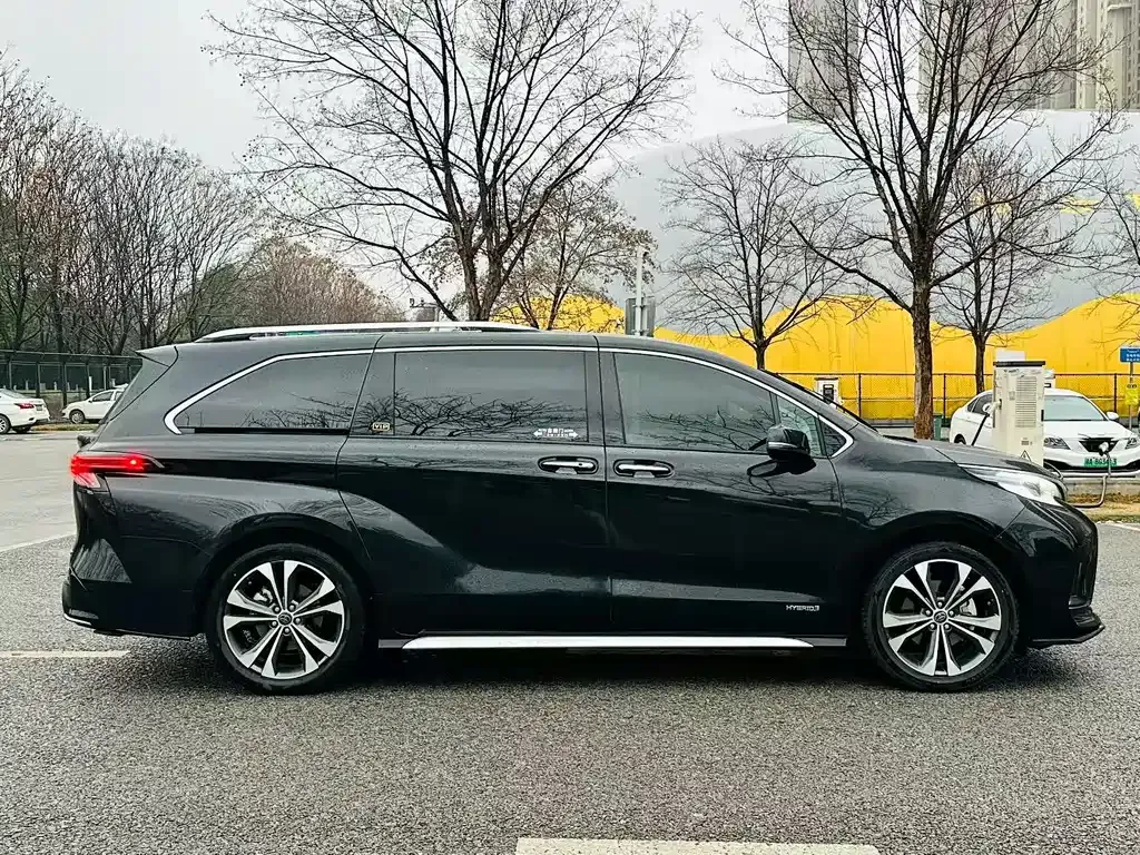 Toyota Granvia — фото 8