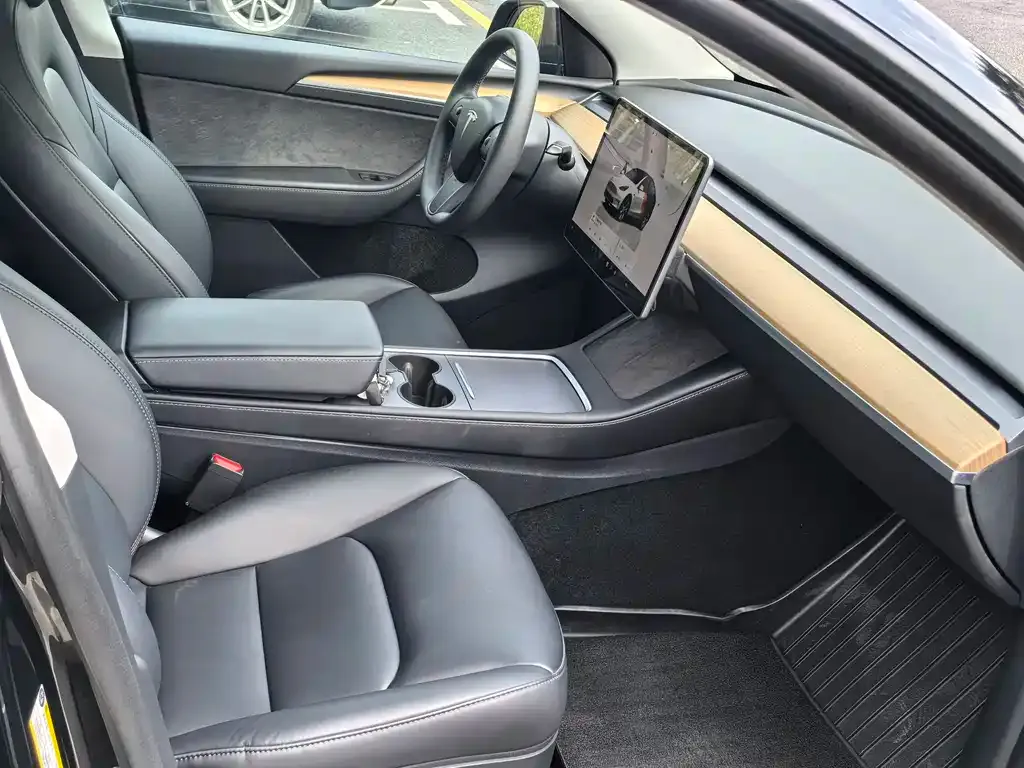 Tesla Model Y — фото 7