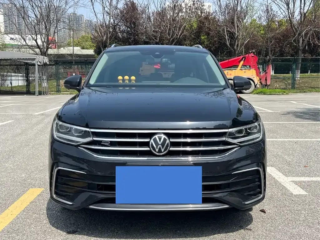 Volkswagen Tiguan L — фото 7