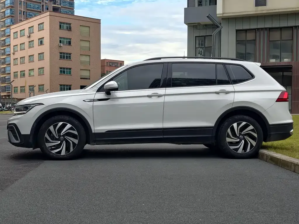 Volkswagen Tiguan L 2022 из CN, фото 7