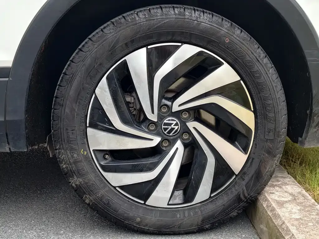 Volkswagen Tiguan L 2022 из CN, фото 8
