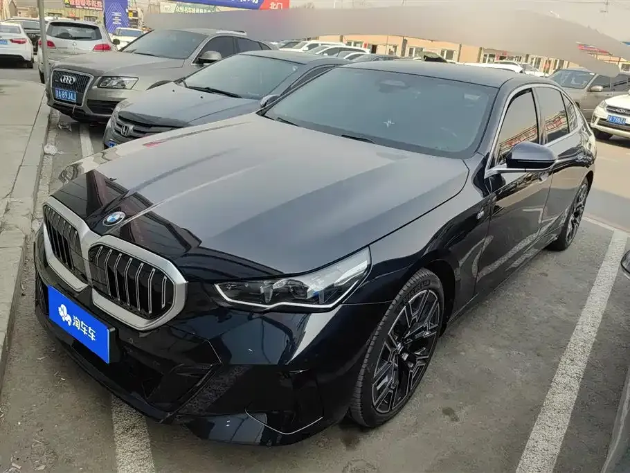 BMW 5 Series 2024 из CN, фото 1