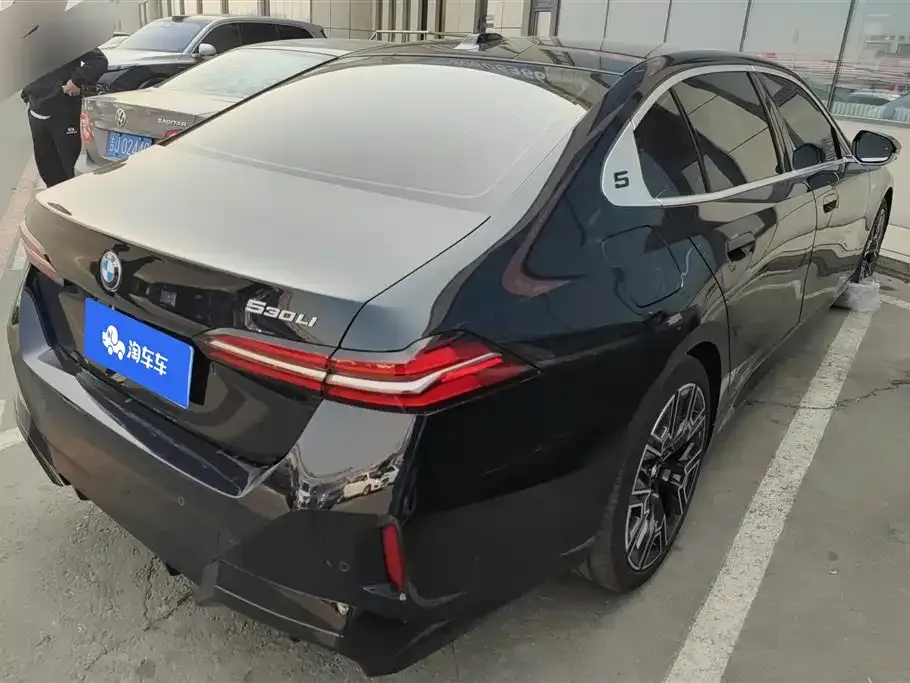 BMW 5 Series 2024 из CN, фото 9