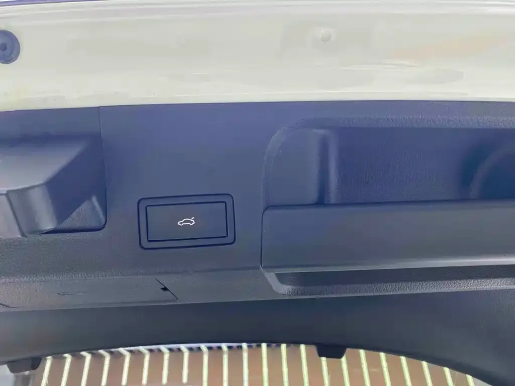 Volkswagen CC 2023 из CN, фото 2